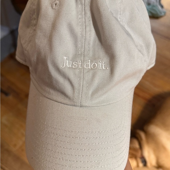 Nike Heritage Beige Cap - Picture 1 of 4